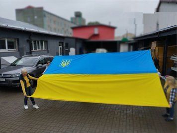 Прапор України з фото на замовлення. Друк прапорів бригади. Прапори на замовлення P108 фото