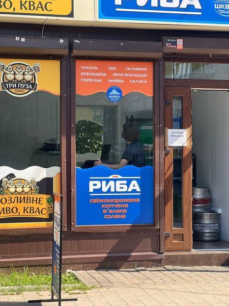 Наліпка на вікно\ скло \вітрину\ магазин \кафе . Наклейка на вікно. Надпис з оракалу. Брендування вітрин і вікон BW-003 фото