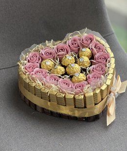 Подарунковий набір Серце Ferrero Rocher, мильні Троянди. Крутий подарунок для любимою. P0040 фото